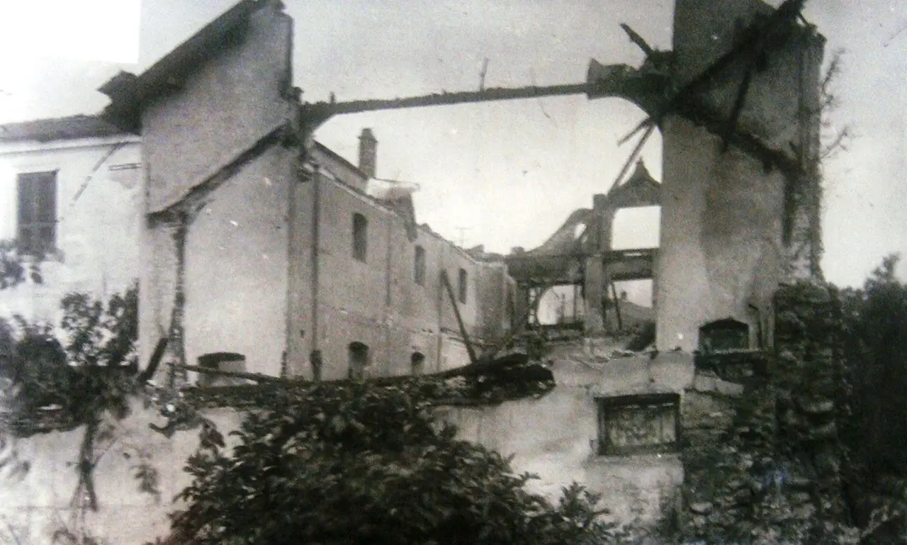 Early twentieth-century photograph of the Manaki Cinema building in Bitola after a fire