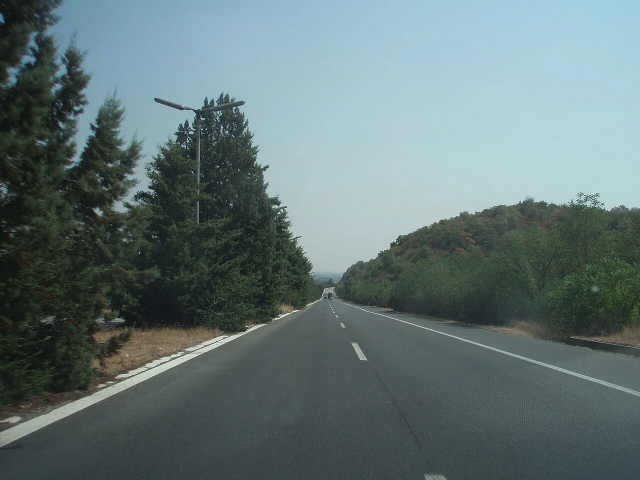 The road on the Greek side between Evzoni and Polykastro, a few kilometres south of the border