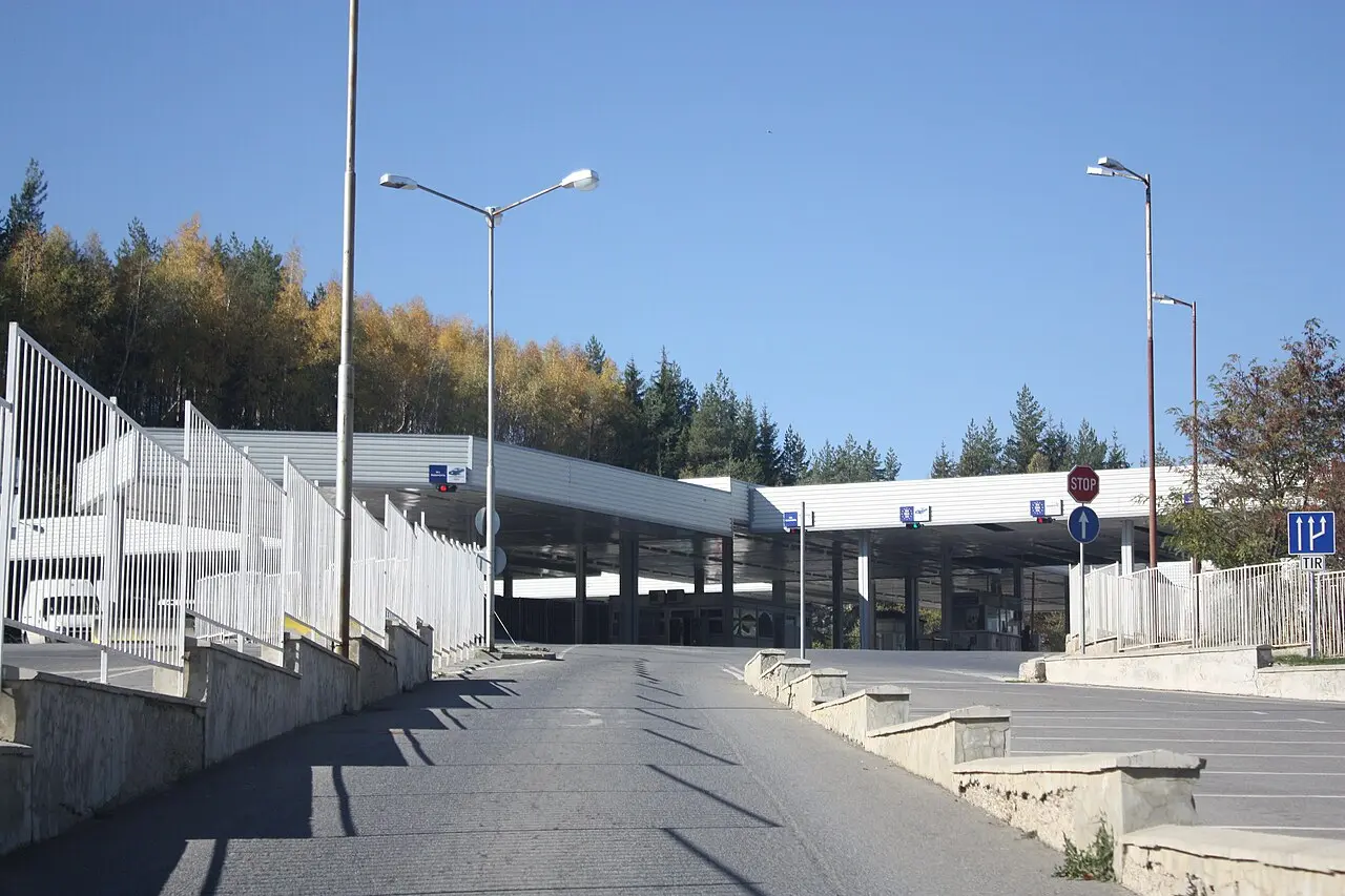 Bulgarian border checkpoint buildings at Gyueshevo with hills behind